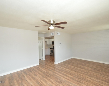 6040 N 21st Avenue - Photo Thumbnail 5