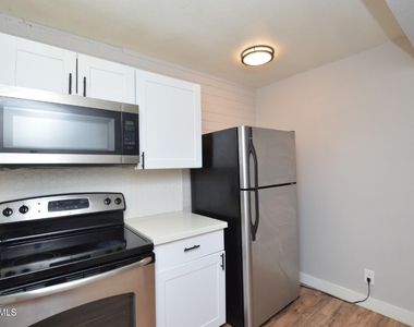 6040 N 21st Avenue - Photo Thumbnail 3