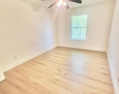 1121 Charlton Road - Photo Thumbnail 4