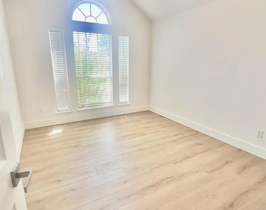 1121 Charlton Road - Photo Thumbnail 5