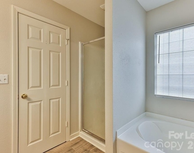 8946 Chalkstone Road - Photo Thumbnail 32