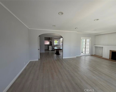 5738 Agnes Avenue - Photo Thumbnail 4