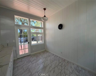 5738 Agnes Avenue - Photo Thumbnail 5