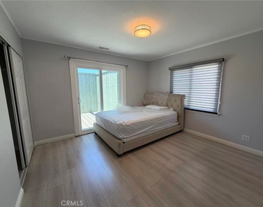 5738 Agnes Avenue - Photo Thumbnail 11