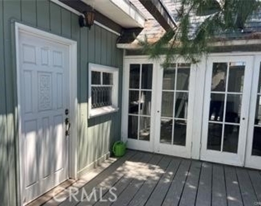 5738 Agnes Avenue - Photo Thumbnail 3