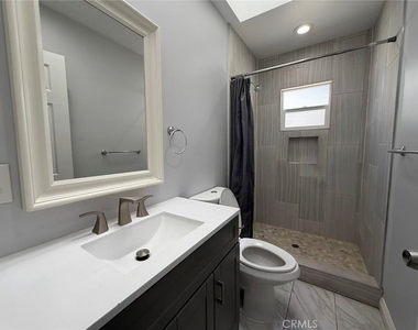 5738 Agnes Avenue - Photo Thumbnail 12