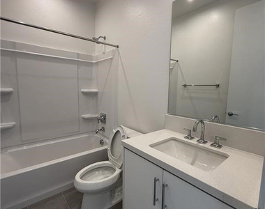 677 S Lyon St - Photo Thumbnail 12