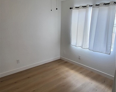 526 Greystone - Photo Thumbnail 8