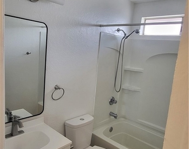 526 Greystone - Photo Thumbnail 7