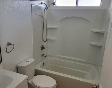 526 Greystone - Photo Thumbnail 6