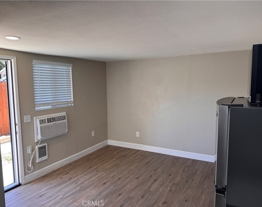 17451 Bromley - Photo Thumbnail 3