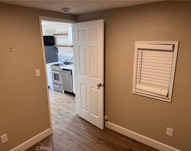 17451 Bromley - Photo Thumbnail 7