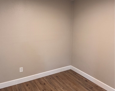 17451 Bromley - Photo Thumbnail 9