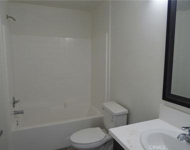 14400 Friar Street - Photo Thumbnail 6