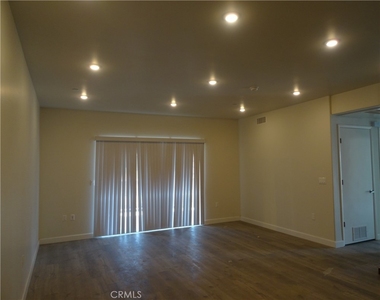 14400 Friar Street - Photo Thumbnail 2