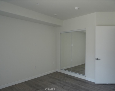 14400 Friar Street - Photo Thumbnail 3