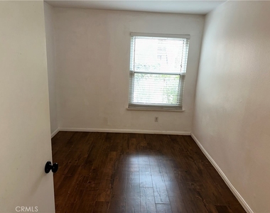 7101 Farralone Avenue - Photo Thumbnail 10