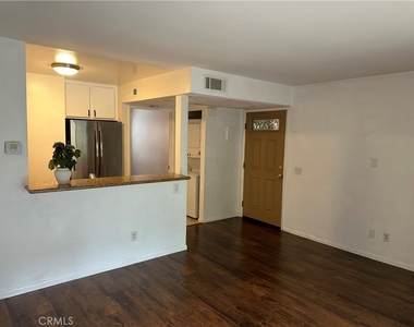 7101 Farralone Avenue - Photo Thumbnail 4