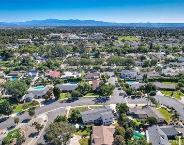 340 W Caroline Street - Photo Thumbnail 6