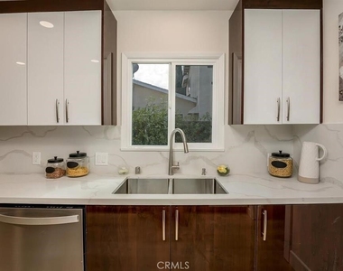 5628 Ponce Avenue - Photo Thumbnail 17