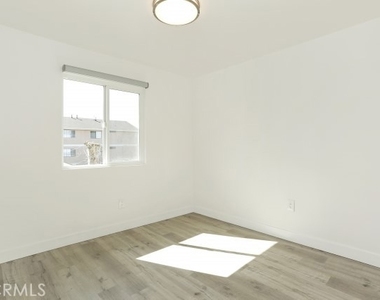 6745 Laurel Canyon - Photo Thumbnail 3