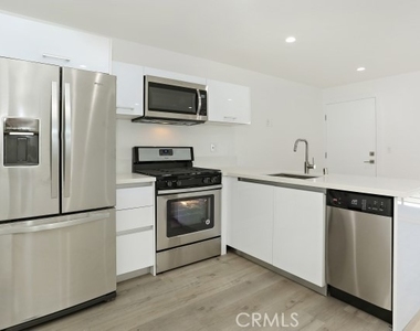 6745 Laurel Canyon - Photo Thumbnail 8