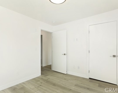 6745 Laurel Canyon - Photo Thumbnail 4