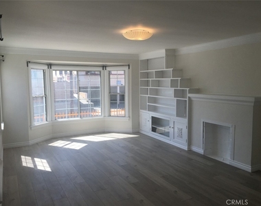 1131 Sunvue Pl - Photo Thumbnail 3
