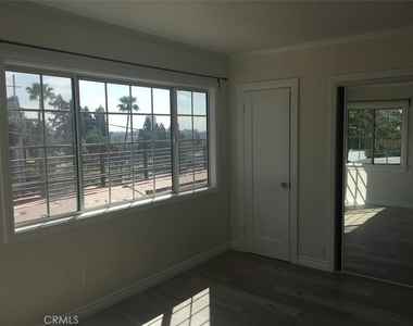 1131 Sunvue Pl - Photo Thumbnail 8