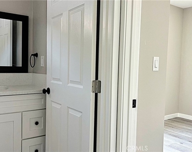 6900 Oso Avenue - Photo Thumbnail 15