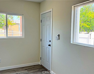 6900 Oso Avenue - Photo Thumbnail 7