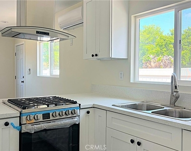 6900 Oso Avenue - Photo Thumbnail 8