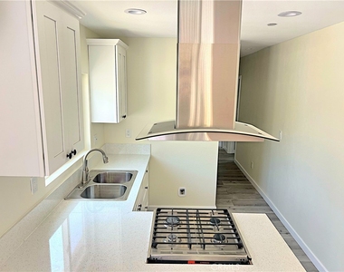 6900 Oso Avenue - Photo Thumbnail 12