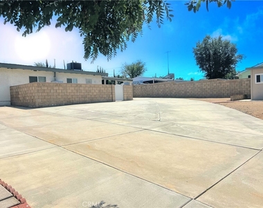 1143 Elizabeth Lake - Photo Thumbnail 38
