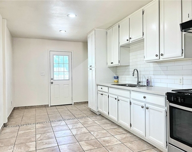 1143 Elizabeth Lake - Photo Thumbnail 50