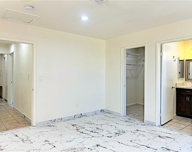 1143 Elizabeth Lake - Photo Thumbnail 14