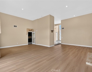 18259 Minnehaha Street - Photo Thumbnail 11