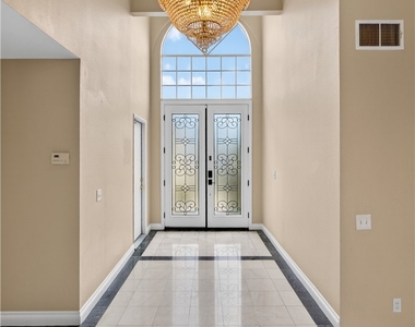18259 Minnehaha Street - Photo Thumbnail 5
