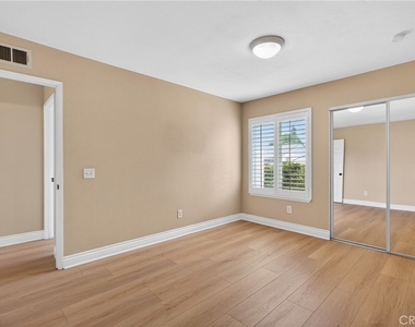 18259 Minnehaha Street - Photo Thumbnail 34