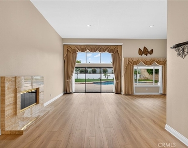 18259 Minnehaha Street - Photo Thumbnail 8