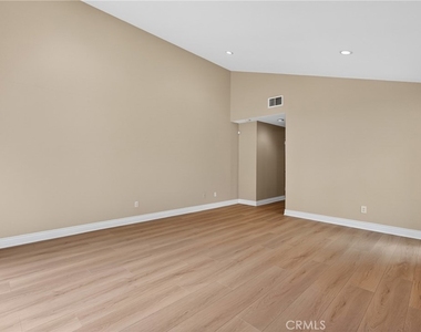 18259 Minnehaha Street - Photo Thumbnail 24