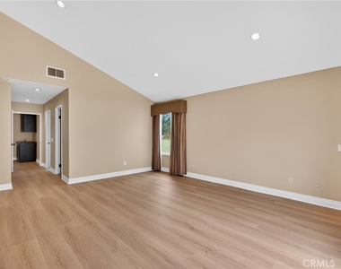 18259 Minnehaha Street - Photo Thumbnail 23
