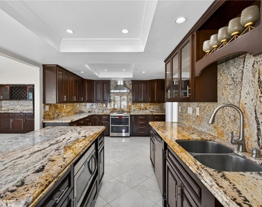 18259 Minnehaha Street - Photo Thumbnail 14