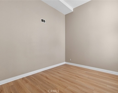 18259 Minnehaha Street - Photo Thumbnail 30