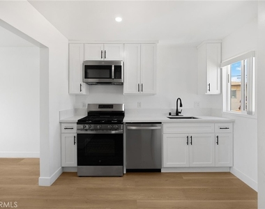 15 Christina Street - Photo Thumbnail 7
