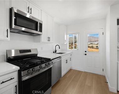 15 Christina Street - Photo Thumbnail 6
