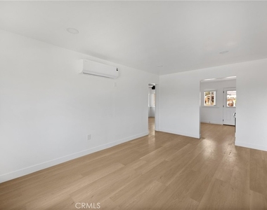 15 Christina Street - Photo Thumbnail 11