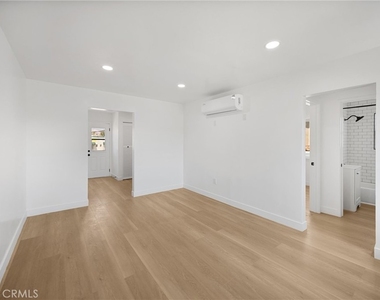 15 Christina Street - Photo Thumbnail 10