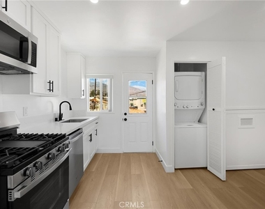 15 Christina Street - Photo Thumbnail 8