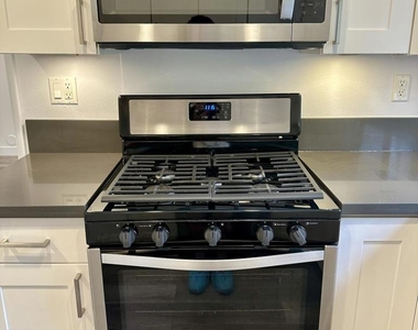 1454 E Orange Grove Boulevard - Photo Thumbnail 4